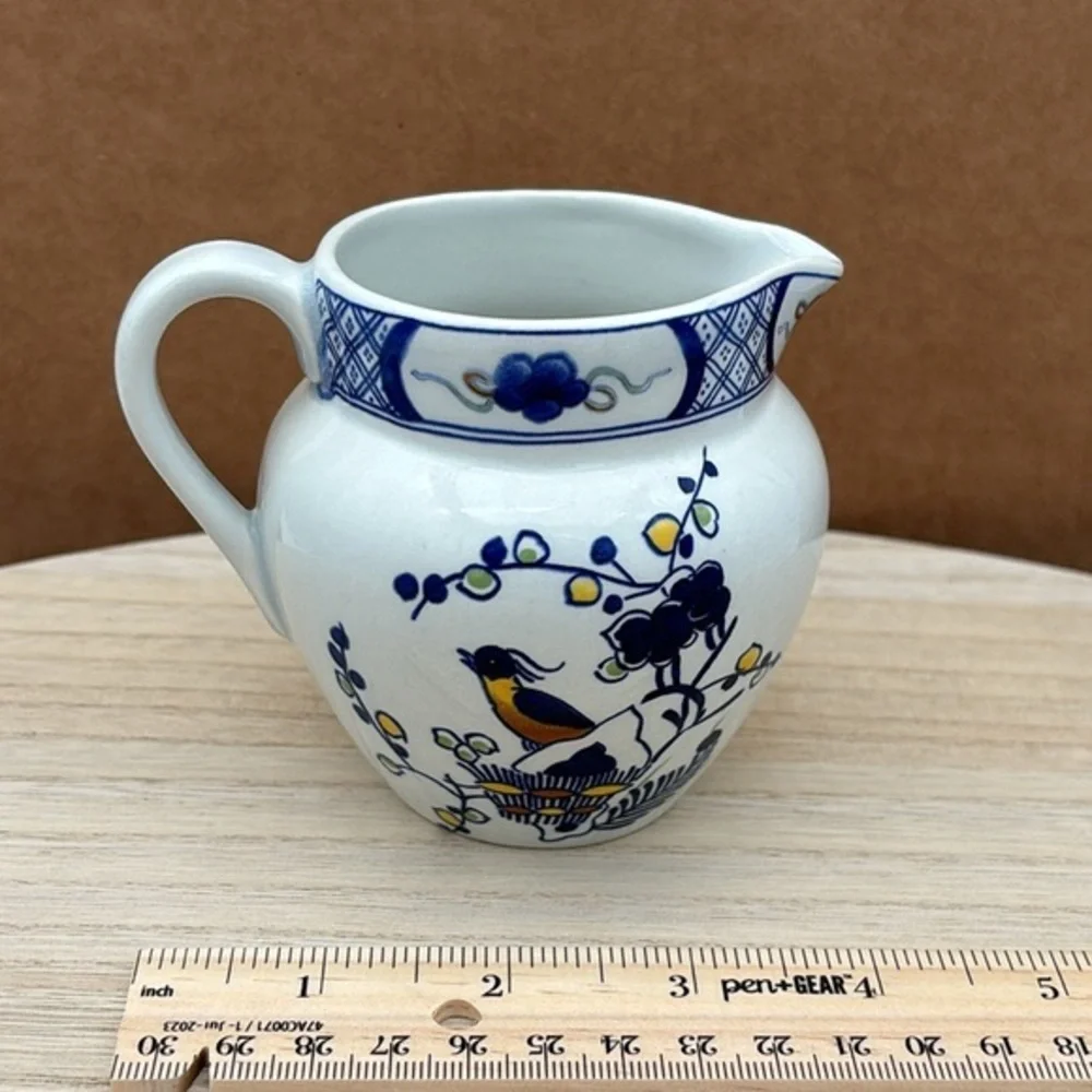 Vintage Wedgwood Volendam Creamer